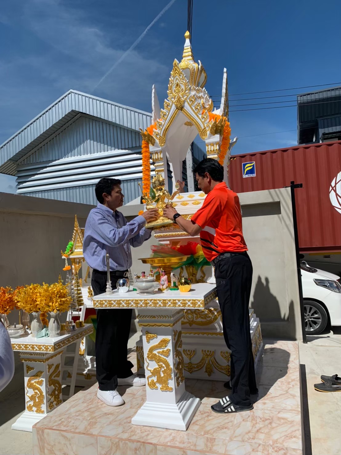 พิธีตั้งศาลพระพรหม